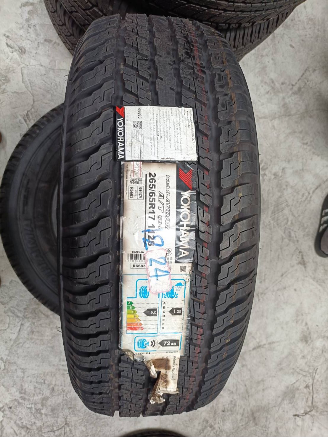 อุปกรณ์ประดับยนต์และชิ้นส่วนยานยนต์ ยาง 265/65 R17 Yokohama GEOLANDAR A/T G94 ปี 24