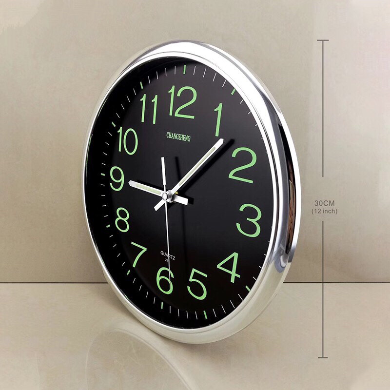 มุมมองเพิ่มเติมของสินค้า นาฬิกาแขวน เรืองแสง ขนาด 12 นิ้ว (ทรงกลม) เข็มเดินเรียบ ไม่มีเสียงเดิน นาฬิกาติดผนัง นาฬิกาพรายน้ำ ตัวเลขและเข็มเรืองแสง