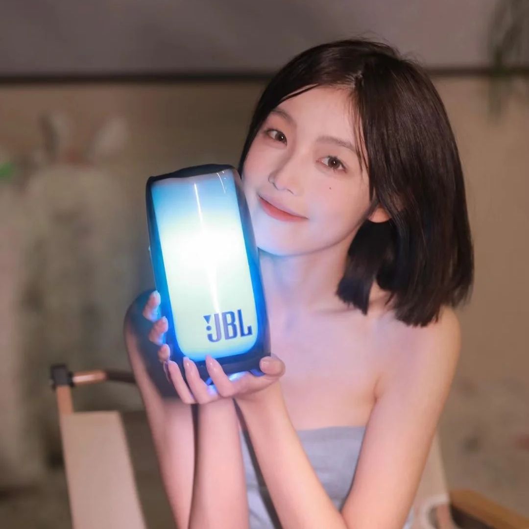 Bluetooth Speaker Pulse 5 ลำโพงบลูทูธพกพา เอฟเฟกต์เสียงและแสง 360 องศา กันน้ำและกันฝุ่นระดับ IP67 ราคา 1,498 บาท*ส่งฟรี