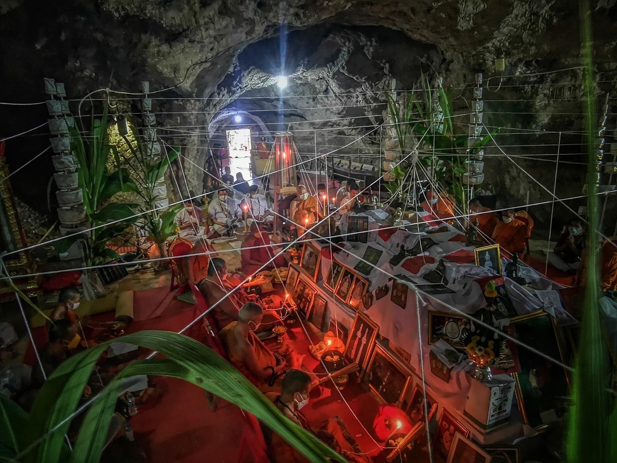 เหรียญท้าวเวสสุวรรณ เนื้อว่าน พิธี พุทธาภิเษก อังคาร ปีขาล เดือน