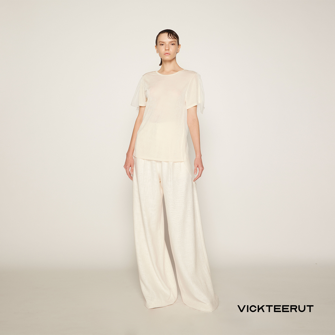VICKTEERUT (ราคาปกติ 5,250-.) Short Sleeve Jersey Blouse with Silk Backเสื้อแขนสั้นเจอร์ซีย์ ตัดต่อไหมชีฟอง DRY CLEAN ONLY ราคา 1,575 บาท*ส่งฟรี