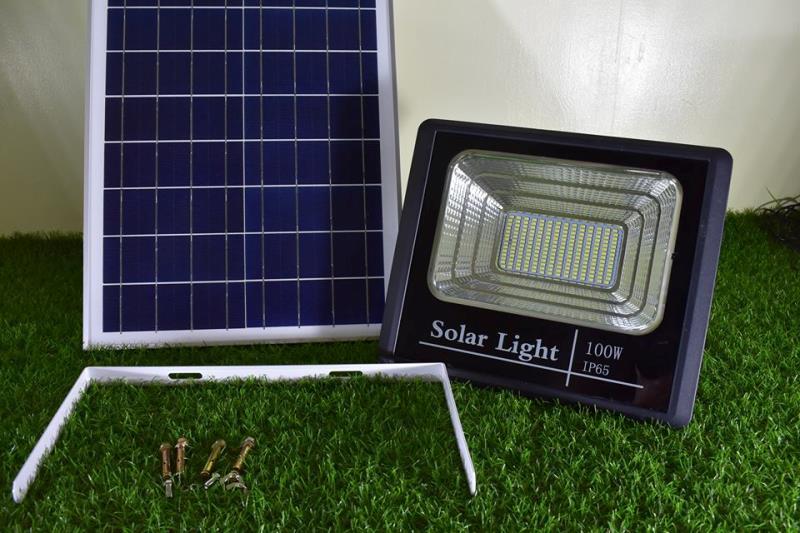 LED โซล่าเซลล์ สปอร์ตไลท์โซล่าเซลล์ Solar Light 100W