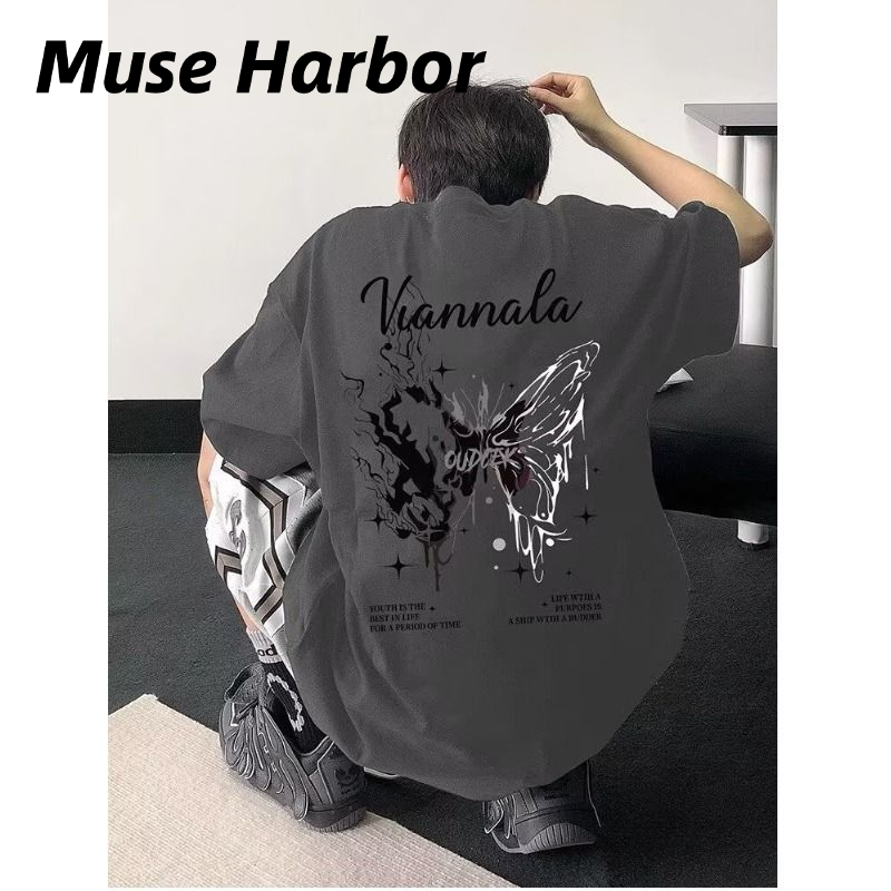 Muse Harbor เสื้อยืดแขนสั้นผู้ชายแบบใหม่2025เสื้อคู่รักสไตล์ยุโรปและอเมริกาดีไซน์ทรงสูงสไตล์อเมริกันสำหรับฤดูร้อน ราคา 65 บาท*ส่งฟรี