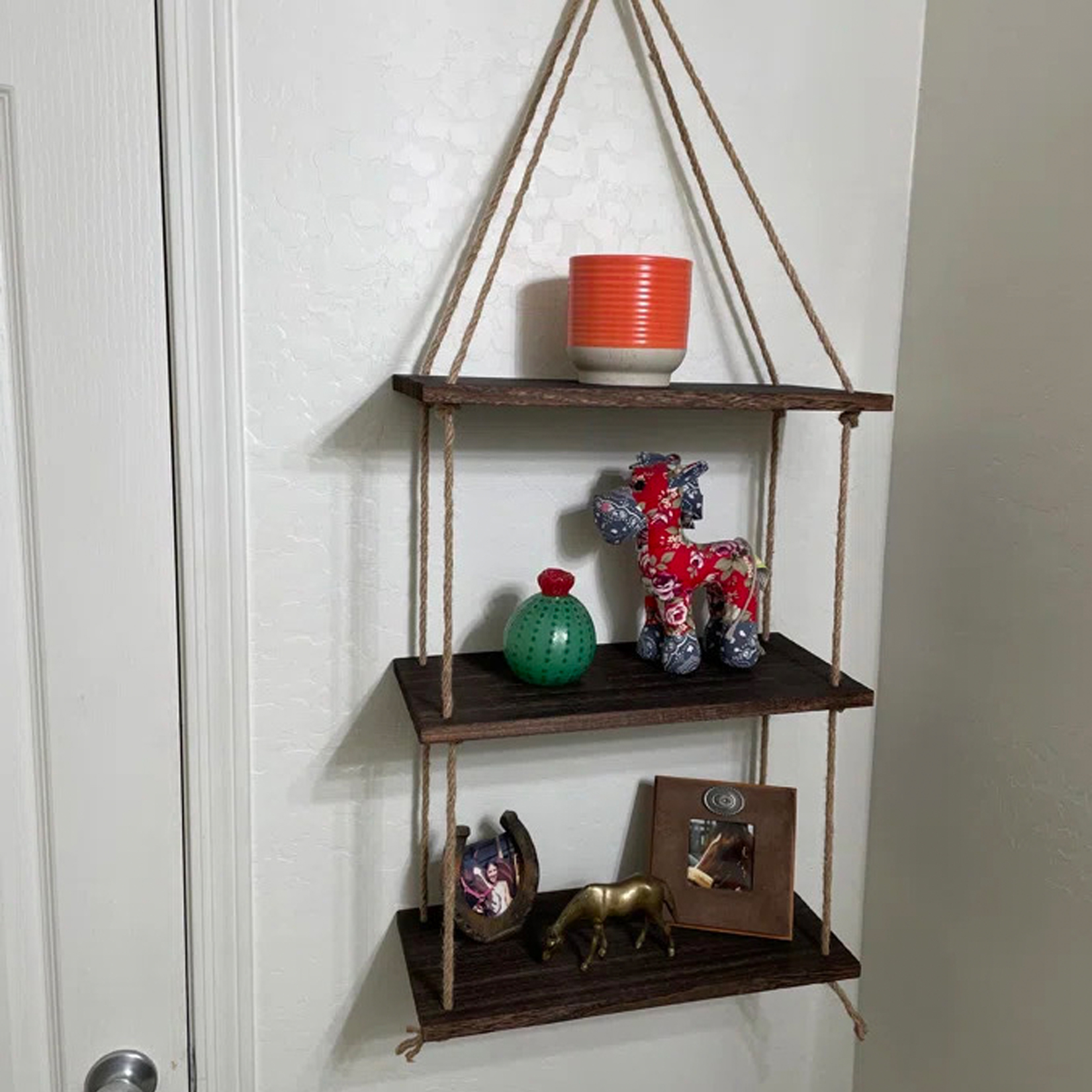 ชั้นวางของติดผนัง ไม้ ชั้นวางของติดผนังครัว 3-Tier Rustic Solid Wood Wall Floating Shelf Planter Hanging Shelving Unit with Jute Rope Storage Rack for Home Kitchen Bedroom ราคา 320 บาท*ส่งฟรี