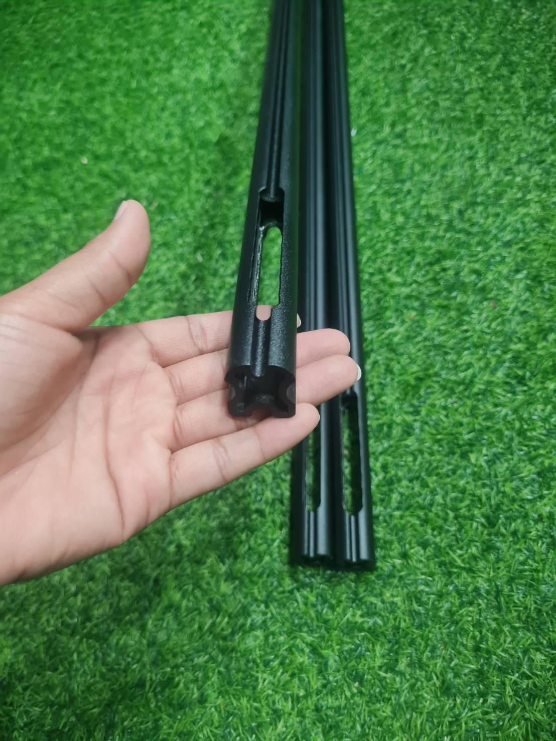 รางอลูมิเนียมโปรไฟล์ขนาดรางกว้าง 22 x 25 มิล พ่นสีพ่น รางมีขนาดยาว 100 - 130 เซนติเมตร