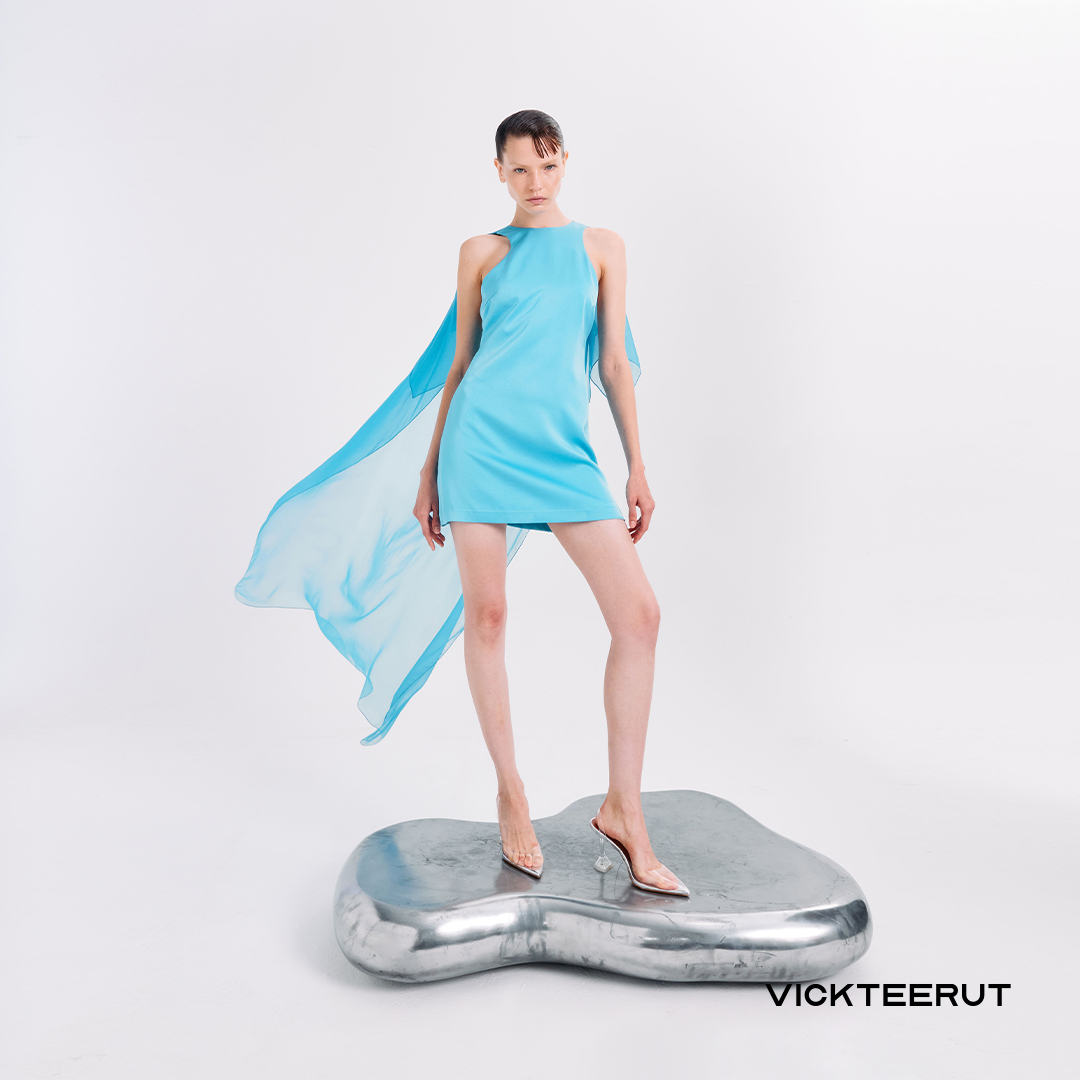 VICKTEERUT (ราคาปกติ 14,500-.) Sleeveless Mini Dress with Long Tailเดรสสั้น ชายหลังยาว DRY CLEAN ONLY - ยี่ห้อ Vickteerut ราคา 3,625 บาท*ส่งฟรี