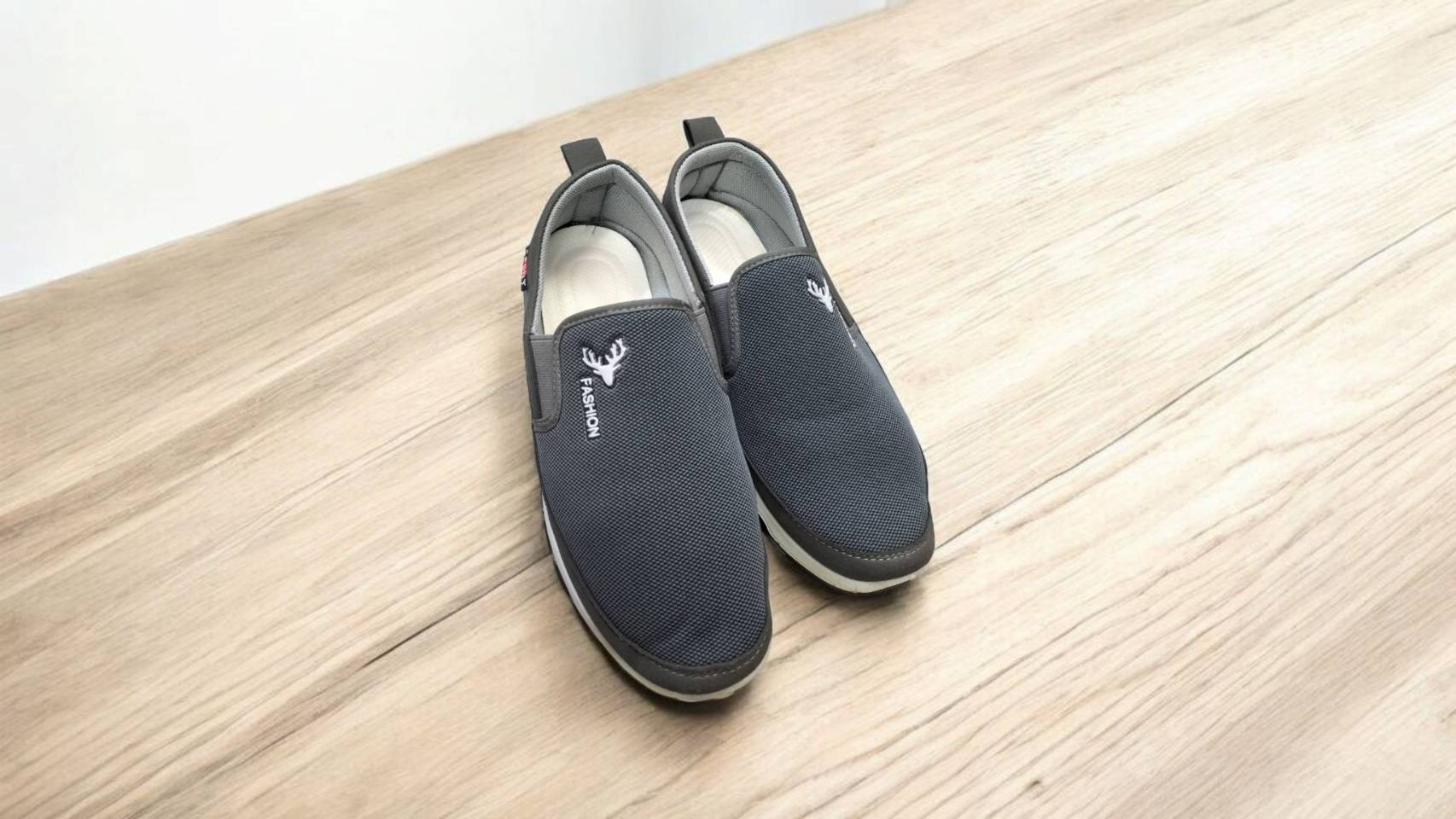 Bumei รองเท้าผ้าใบสลิปออน ยี่ห้อ Bumei รุ่น BBD 2301 Size 40-44 ราคา 210 บาท*ส่งฟรี