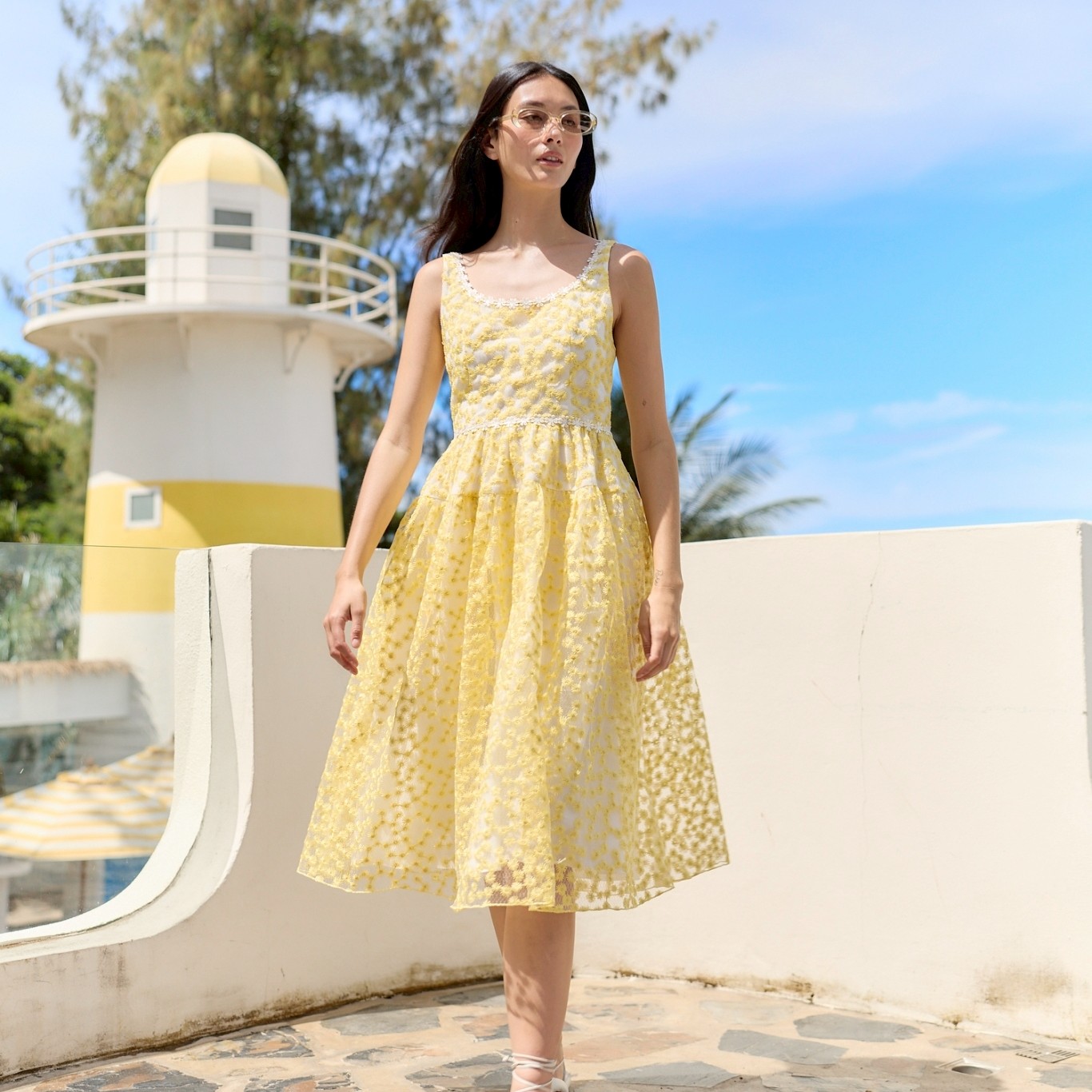 Tohns Round Neck Flower Lace Midi Dress, a Pastel Yellow Lace Dress. Classic and Elegant Design. Emphasize Brightness and Liveliness. ราคา 5,057 บาท*ส่งฟรี