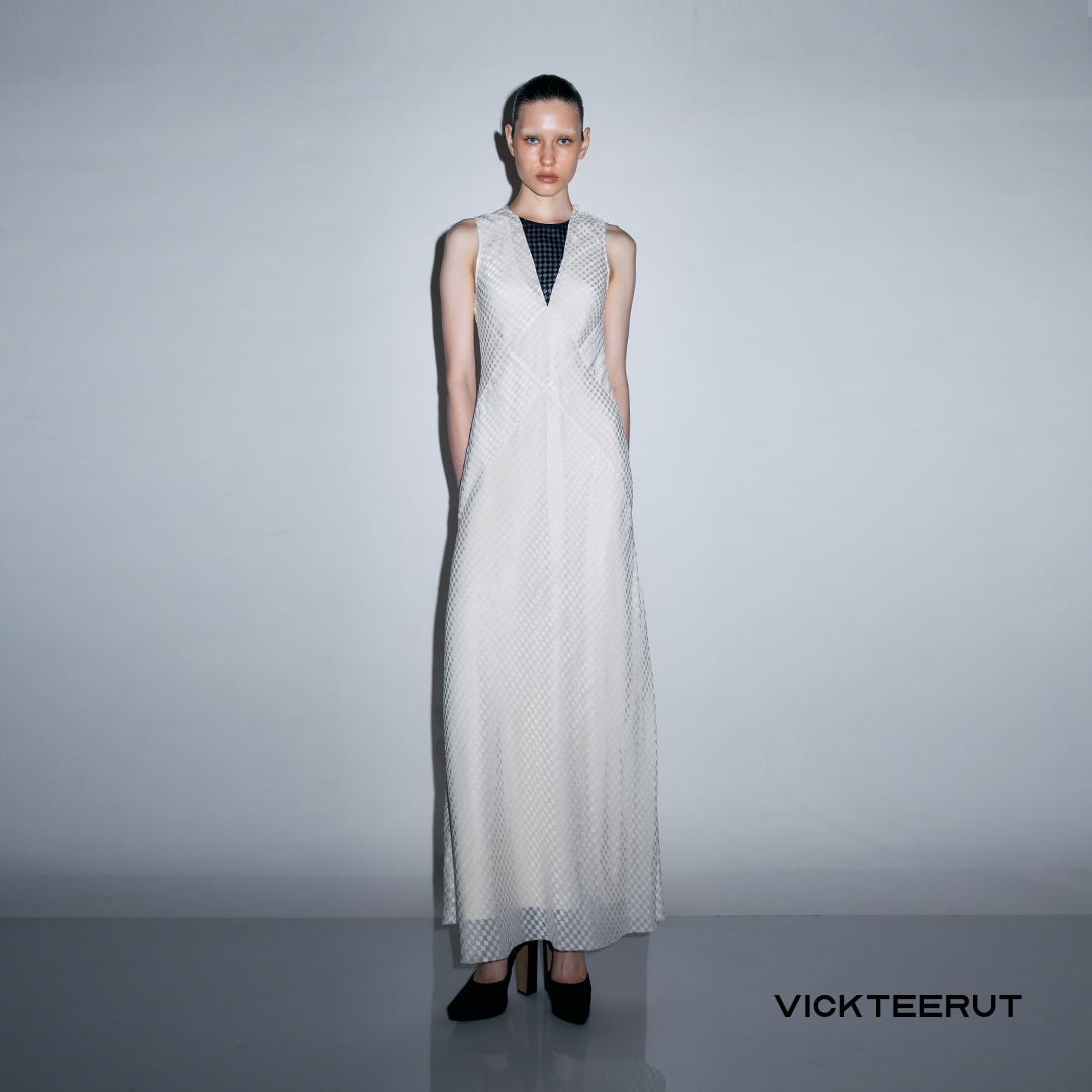 Vickteerut (Regular Price 16,880-.) Burnout Chiffon Sleeveless Dress, Sleeveless Dress Made from Chiffon Burnout Fabric. ราคา 10,128 บาท*ส่งฟรี