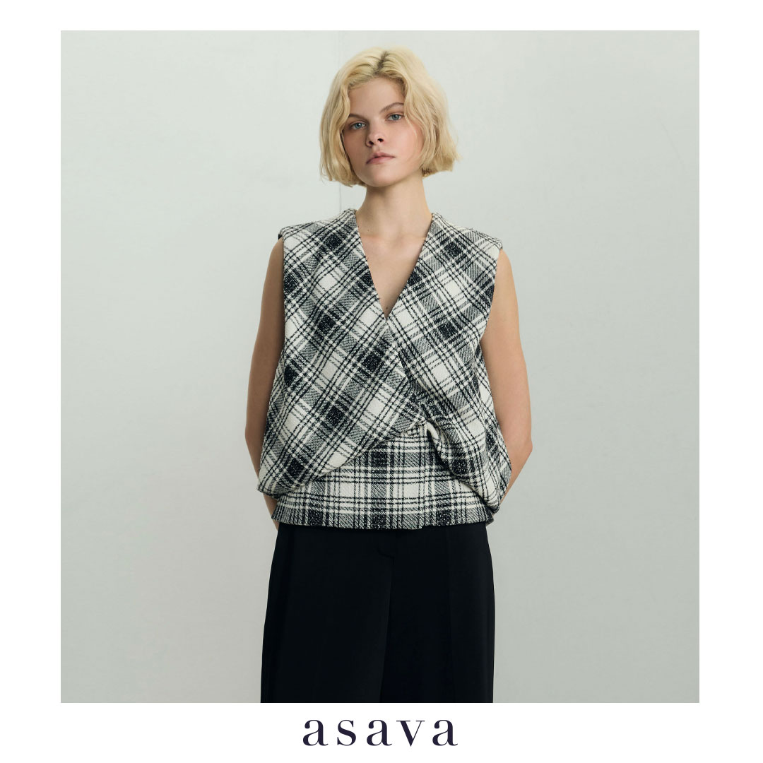 [Asava Ss26] Adalyn Sleeveless Wrap-Over Top, Women's Shirt, Cross-Front Design, Sleeveless, V-Neck, Decorated with Front Buttons. Decorated with Puffy Details on the Back, with a Back Slit. ราคา 9,600 บาท*ส่งฟรี