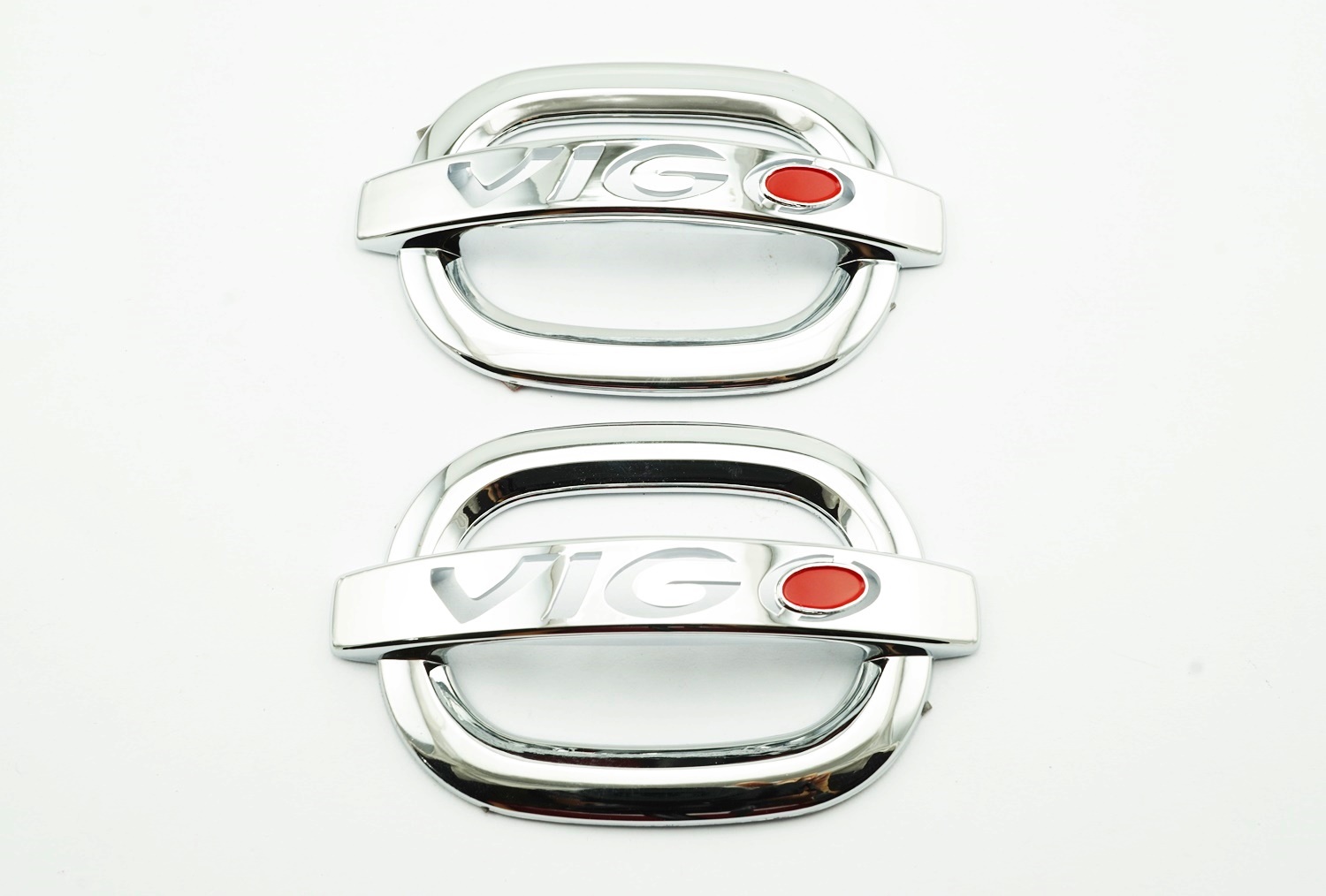 ครอบไฟเลี้ยวแก้มปั้มโลโก้สำหรับ Toyota Hilux Vigo 2005-14 พลาสติกสีโครเมี่ยมติดตั้งด้วยเทปกาวสองหน้าด้านหลัง ราคา 150 บาท*ส่งฟรี