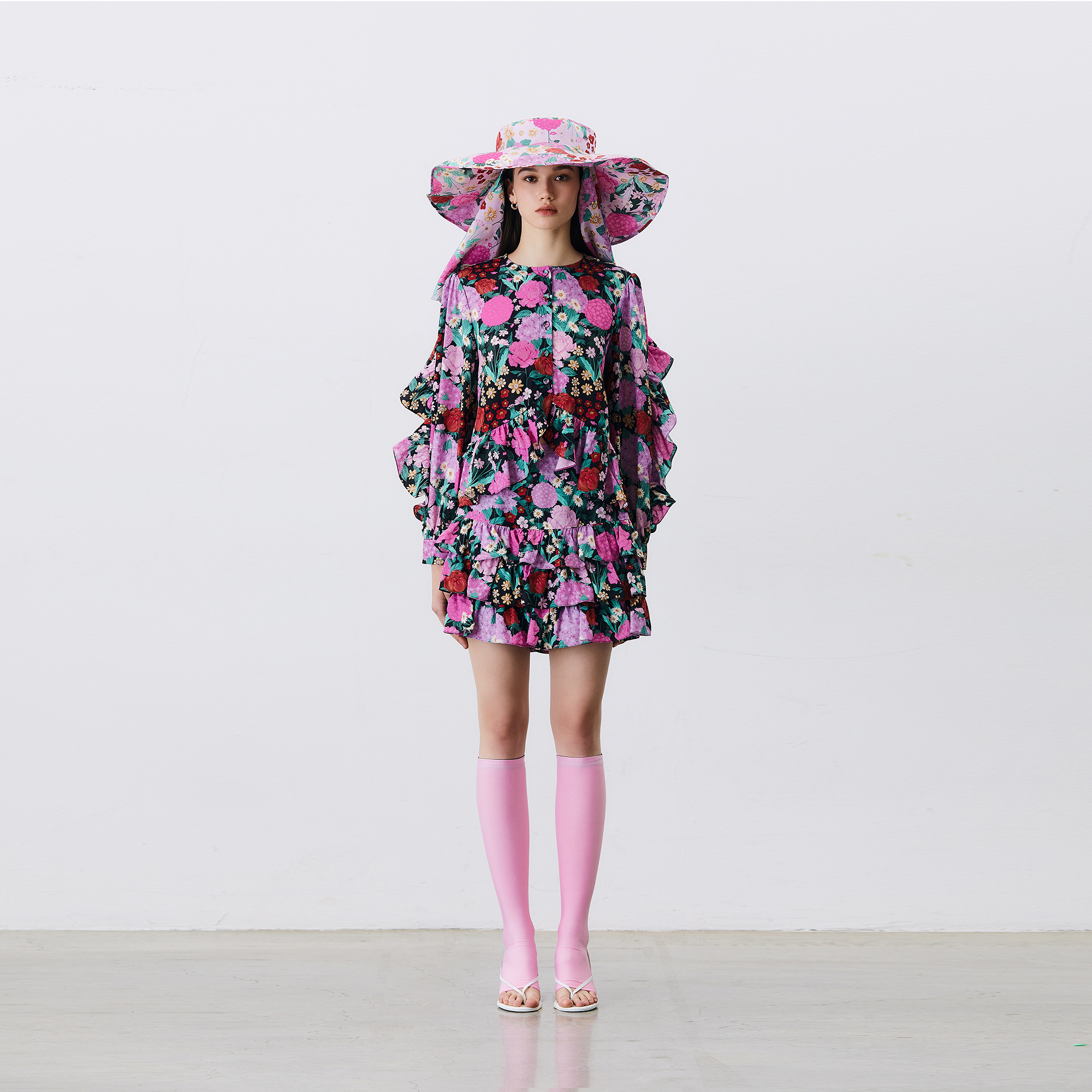 [DISAYA] - Floral print pants with multilayers ruffle กางเกงขาสั้นพิมพ์ลายดอกไม้ดีเทลระบาย ราคา 3,545 บาท*ส่งฟรี