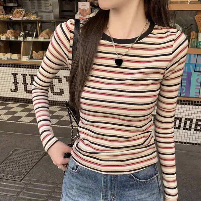 Women's Fashion T-Shirt, Korean Style, Loose and Comfortable, Cute Print. ราคา  14 บาท*ส่งฟรี