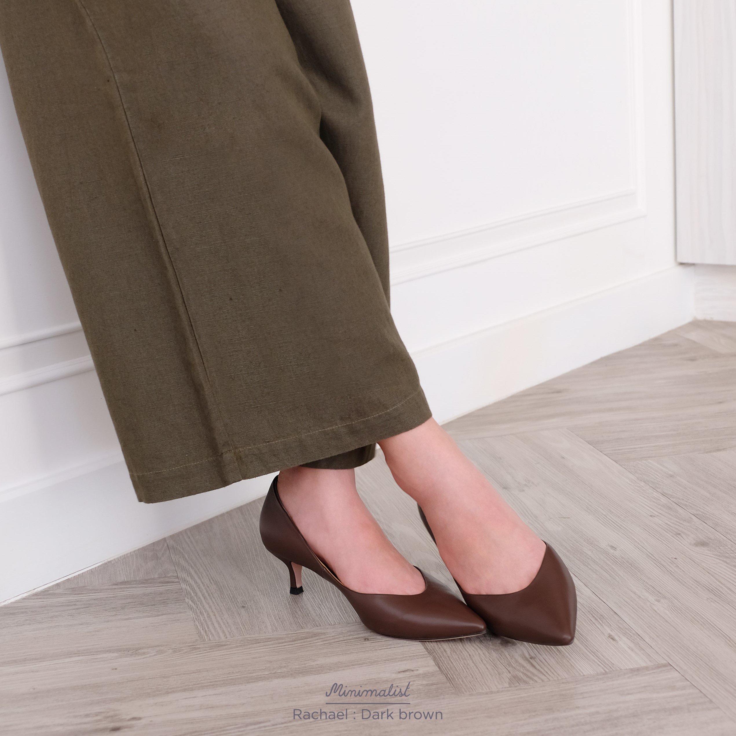 𝐌𝐈𝐍𝐈𝐌𝐀𝐋𝐈𝐒𝐓 Rachael Mid Heels (Dark brown / Lambskin). Soft Lambskin Court Pumps with 2 inch heels. ราคา 3,090 บาท*ส่งฟรี