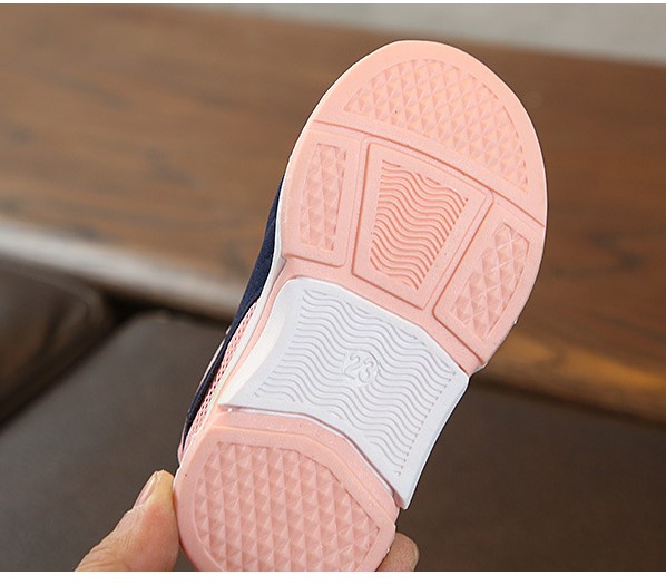 มุมมองเพิ่มเติมของสินค้า CB❤️สินค้าพร้อมส่ง❤️ รองเท้าผ้าใบเด็ก รองเท้าแฟชั่นสไตล์เกาหลี รุ่น 518