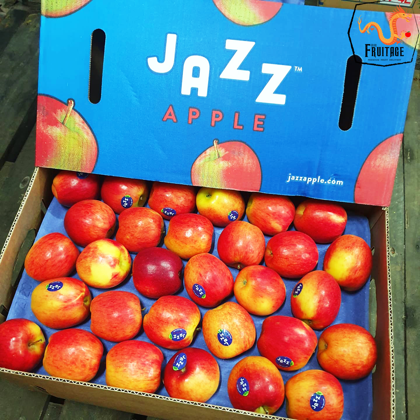 แอปเปิ้ลแจ๊ส (1ลูก) (USA/NZL) ~ลดพิเศษ~ Jazz Apple หวาน กรอบ อร่อย ! (ผลไม้ต่างประเทศ ผลไม้พรีเมี่ยม ผลไม้สด ผลไม้เดลิเวอรี่ Fruitage Premium Fruit Delivery) ราคา 29 บาท*ส่งฟรี