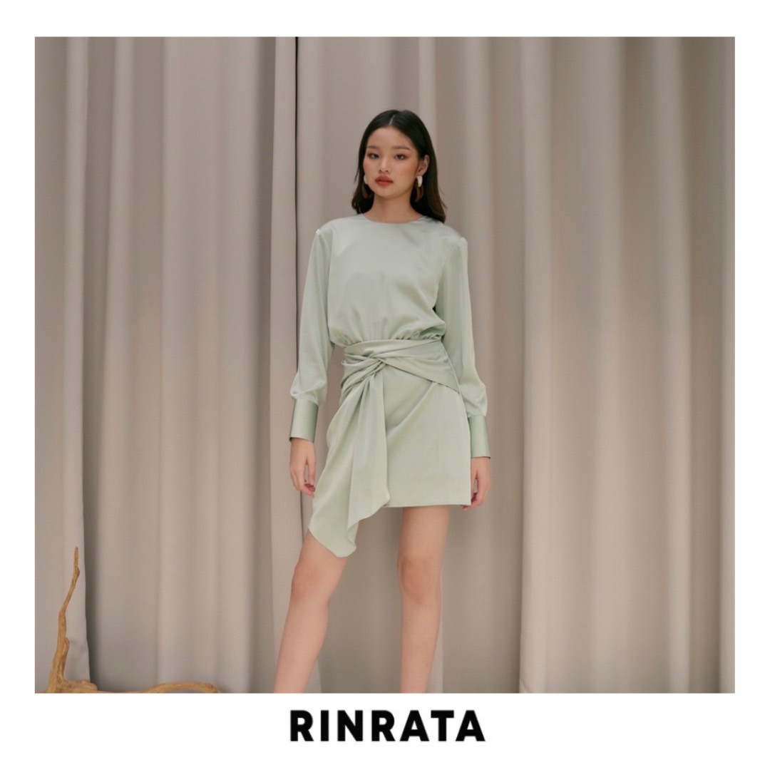 RINRATA - Lydia Dress ชุดเดรส สั้น สีเขียว มิ้นท์ คอกลม แขนยาว ขอบแขน ติดกระดุม ดีเทล กระโปรง เดรปปิ้ง ชุดไปงาน ถ้าสินค้าหมด พรีออเดอร์ได้ค่ะ ราคา 8,190 บาท*ส่งฟรี