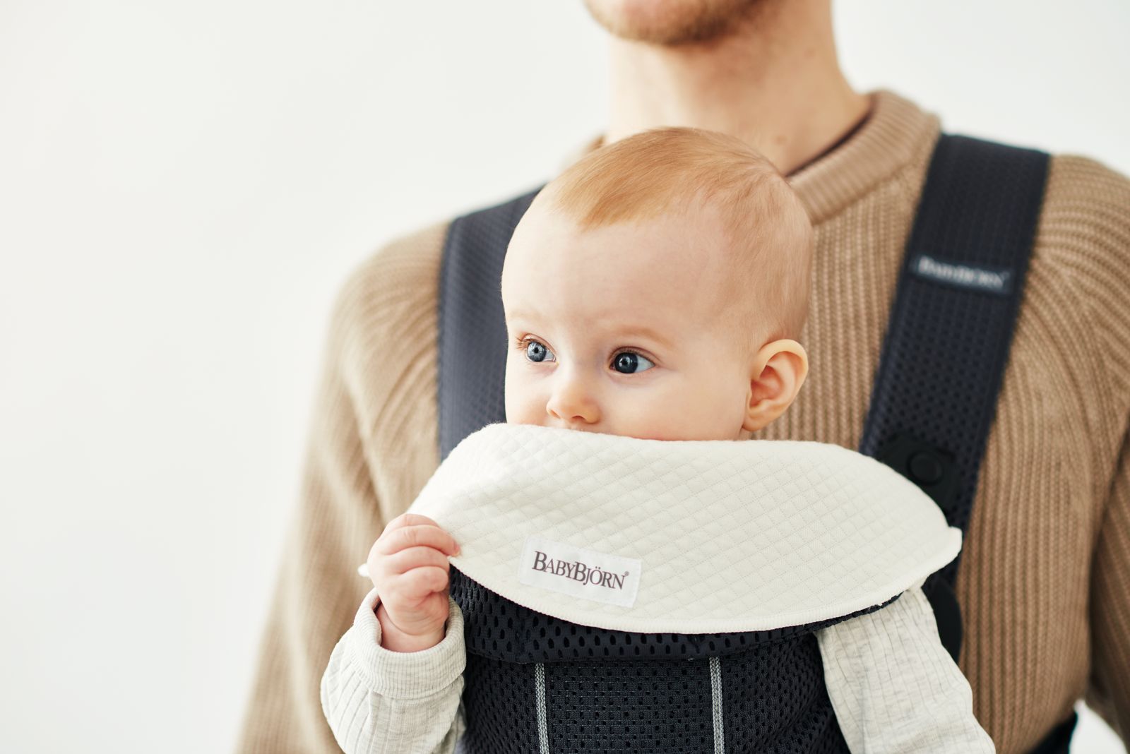เป้อุ้มเด็ก กระเป๋าใส่สัมภาระคุณแม่ BabyBjorn Bib for Baby Carrier [2-pack]