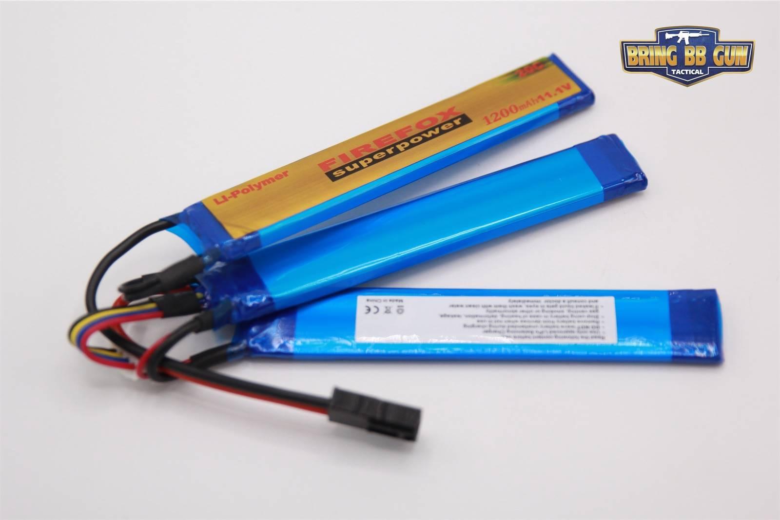 แบตปืนบีบีกัน แบตลิโพ ยี่ห้อ Firefox ของแท้ 20c 1200 mAh 11.1v. มี 3 รุ่นให้เลือก รุ่นหัวปกติ, รุ่นปลั๊กดีน และรุ่นแยกเซลล์หัวปกติ ขนาด ยาว 12 cm. กว้าง 2 cm. หนา 1.5 cm. ตัวแบตแยกเซลล์ออกจากกัน 3 เซลล์ ช่วยลดความร้อนสะสมจากการใช้งาน