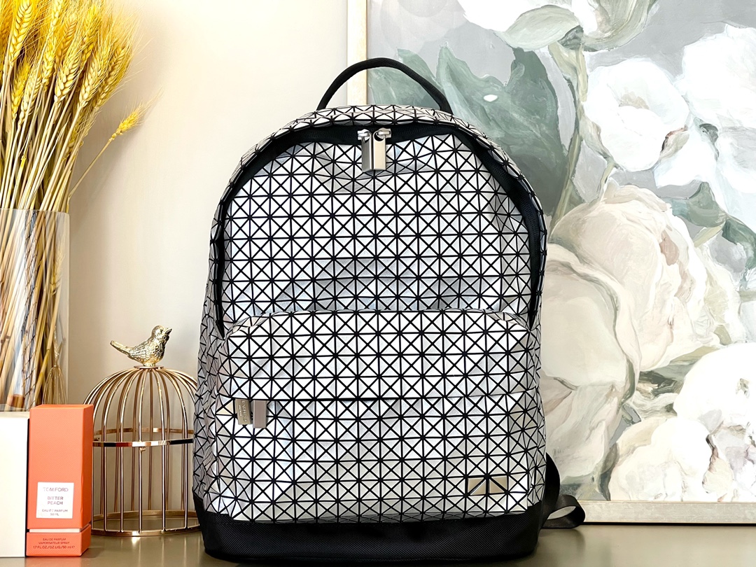 BAO BAO isseymiyake FLAT PACK リュック バックパック BAOBAO ISSEY MIYAKE(バオバオイッセイミヤケ) バックパック