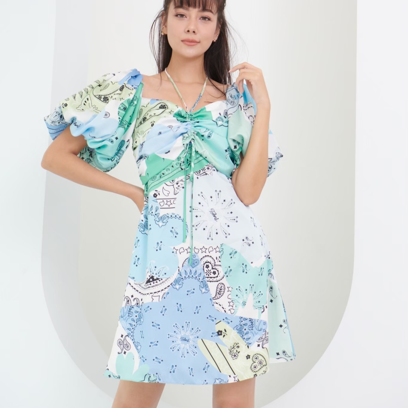 [Tohns] Bandana Printed Puff Sleeve Dress ชุดเดรสสั้นแขนพองผ้าพิมพ์ลาย BANDANA ราคา 2,000 บาท*ส่งฟรี