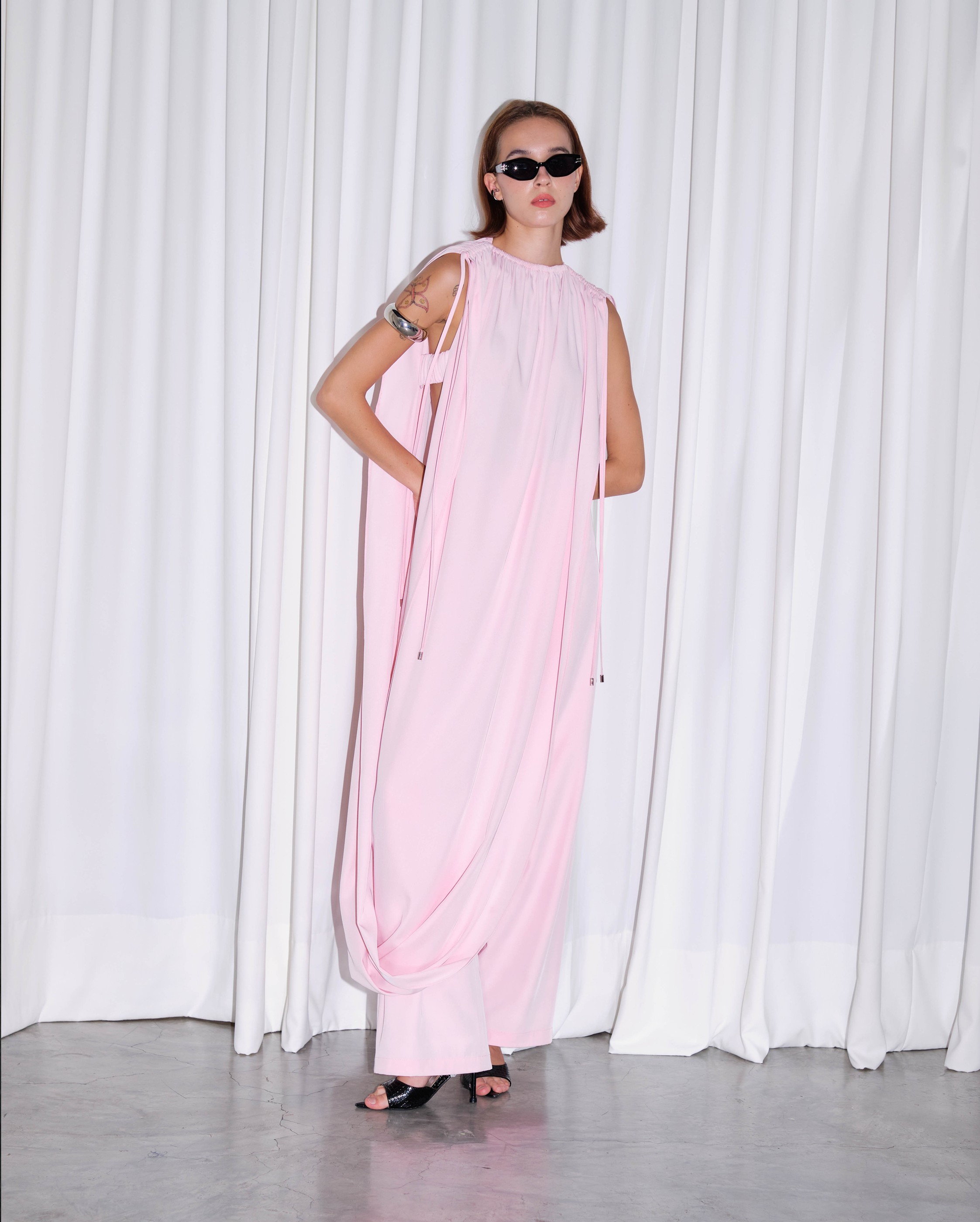 Fah Chak Woman Emmi Dress in Bubble Gum เดรสสีชมพู ราคา 5,900 บาท*ส่งฟรี