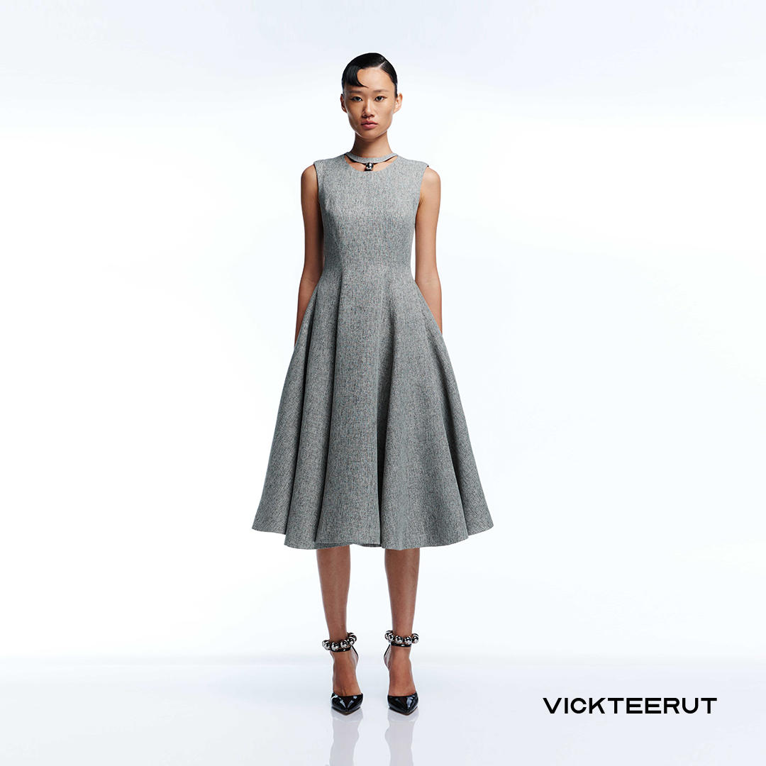 VICKTEERUT (ราคาปกติ 13,500-.) Sleeveless Flare Dress with Metallic Ball Detail เดรสแขนกุด ทรงบาน ตกแต่งลูกบอลเมทัลลิค ราคา 9,450 บาท*ส่งฟรี