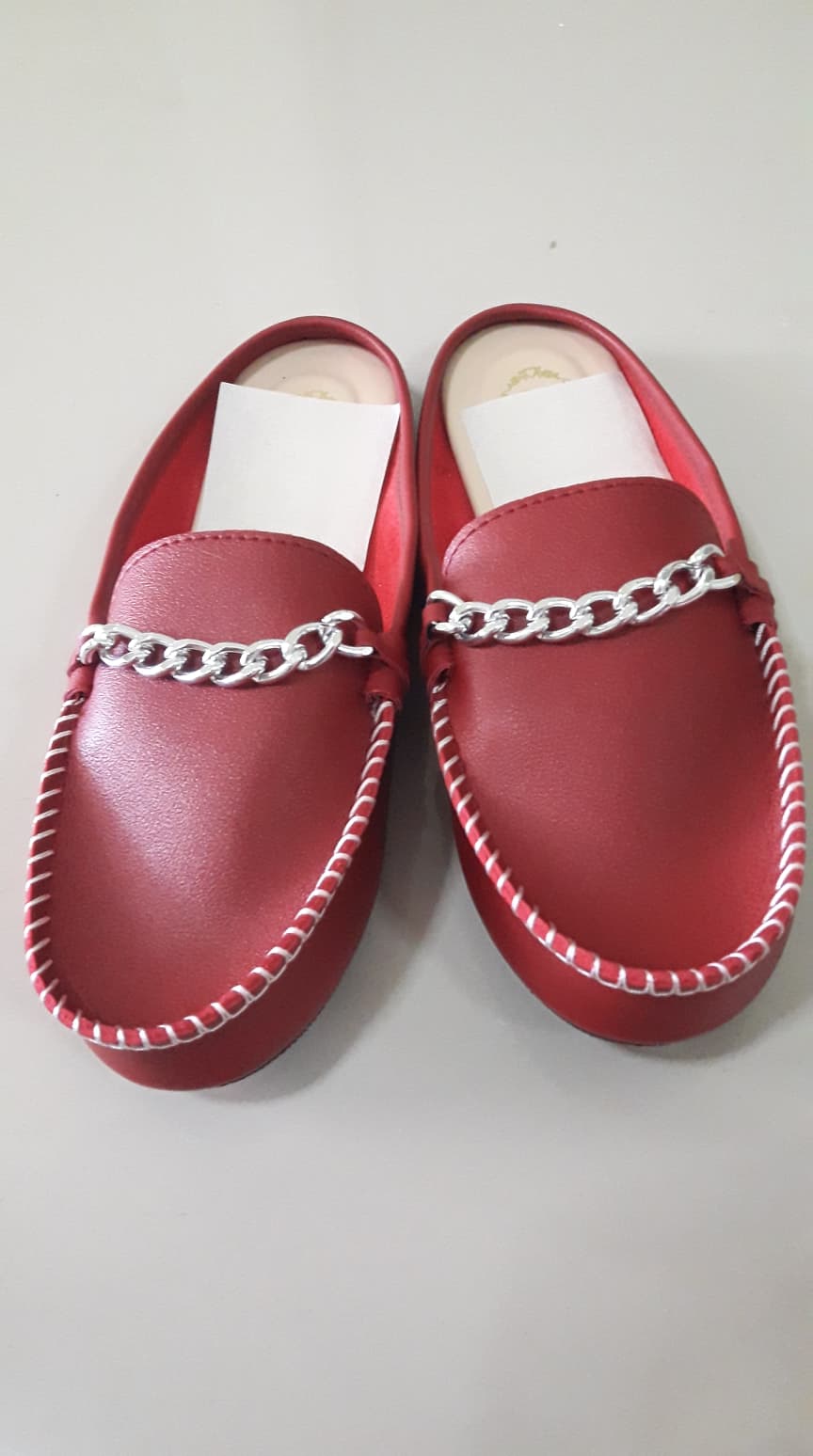 รองเท้าผู้ใหญ่ คัชชูมี2สี สีดำ สีแดง ใส่ทางการได้ (1คู่ 100บาท)