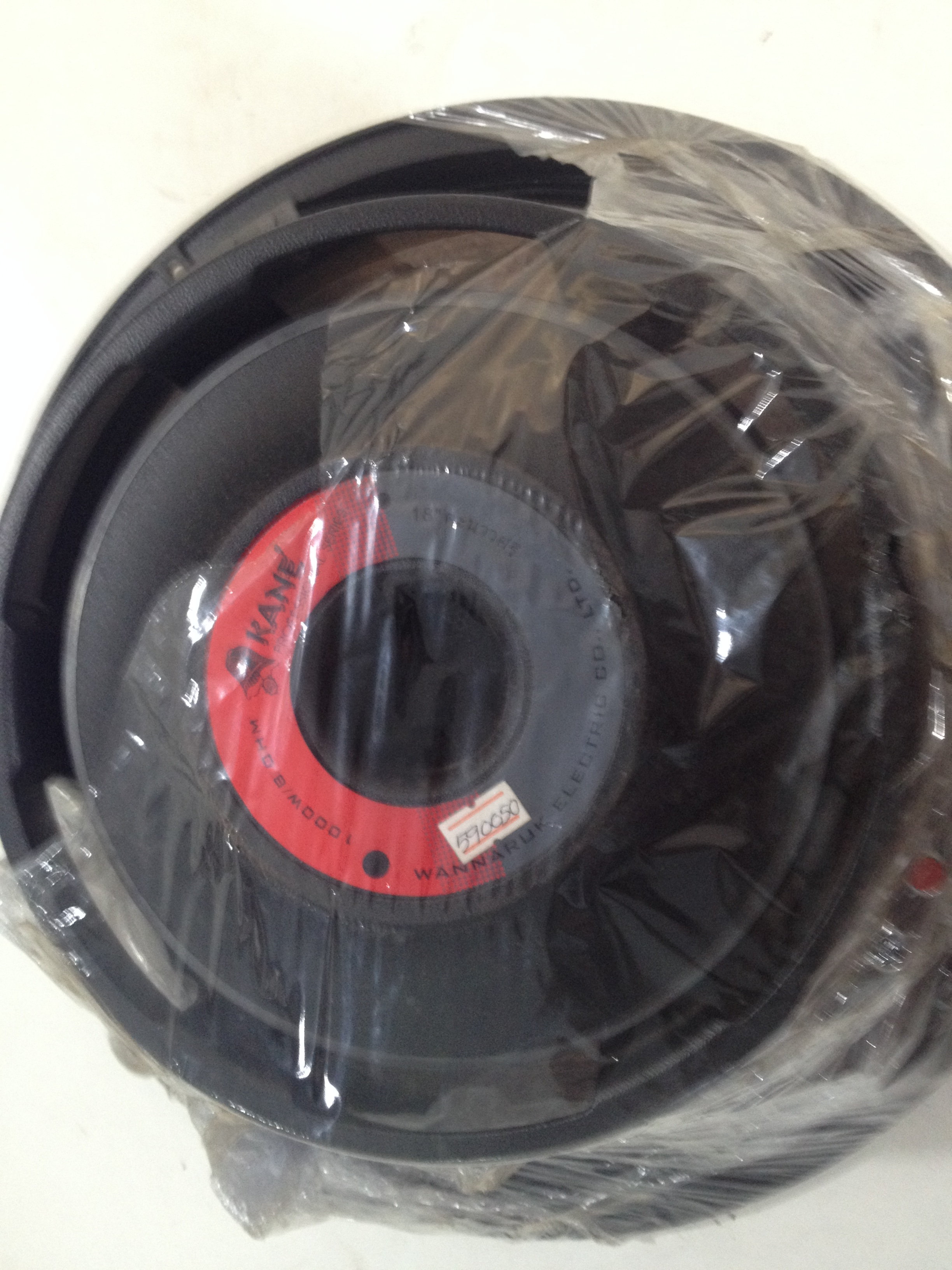 ดอกลำโพง 18 นิ้ว โครงหล่อ อลูมิเนียม KANE TANOWASRE ตะนาวศรี 18" 1000 Watts RMS 1600 W Impedance 8 OHM Frequency 35 Hz - 2500 Hz Ferrite magnet Aluminium Cast ราคา 4,500 บาท*ส่งฟรี