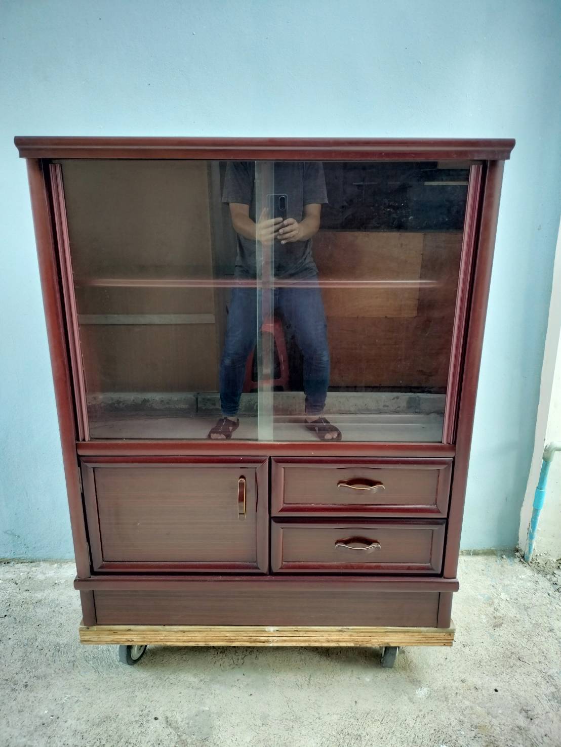 ตู้เก็บของ ตู้โชว์สินค้า บานกระจกสไลด์ สีสวย มือสอง สภาพดี ราคา 1,800 บาท*ส่งฟรี