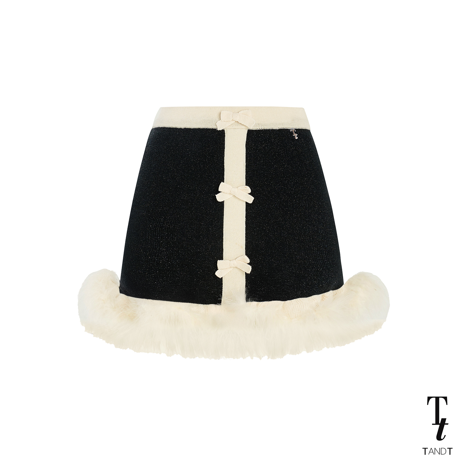 TandT - PALOMA WHITE AND BLACK SKIRT - TWO-TONE BOW AND FEATHER TRIMMED BODYCON KNITTED MINI SKIRT กระโปรงนิตติ้งสั้นทรงสอบเข้ารูป ทอตัดต่อสลับสี ตกแต่งโบว์และขนนกชายกระโปรง ราคา 2,180 บาท*ส่งฟรี