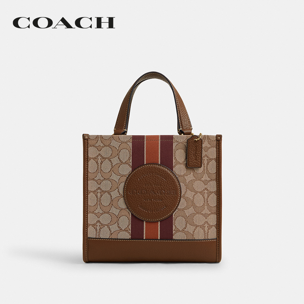 กระเป๋าและอุปกรณ์เสริมการเดินทาง กระเป๋าทรงสี่เหลี่ยมผู้หญิงรุ่น Dempsey Tote 22 In Signature Jacquard With Stripe And Coach Patch สีน้ำตาล CQ878 IMVGB