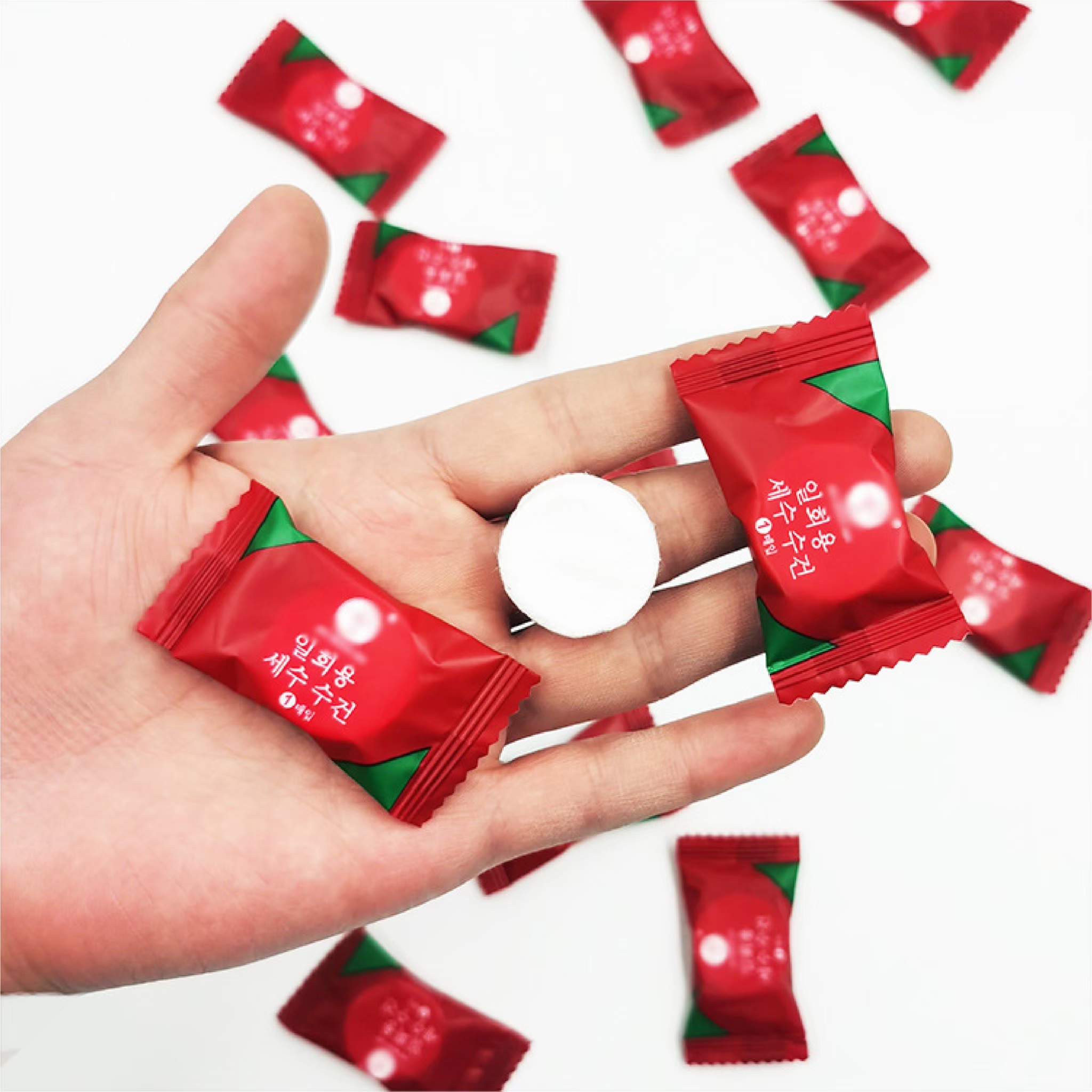 SHEEPOLAMALL ผ้าขนหนูอัดเม็ด ผ้าอเนกประสงค์ ผ้าเช็ดทำความสะอาด ผ้าขนหนู ผ้าเช็ดตัว ผ้าพกพา ใช้งานอเนกประสงค์ แบบใช้แล้วทิ้ง ราคา 32 บาท*ส่งฟรี