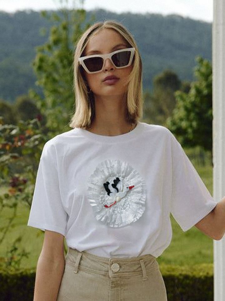 Iconic September T-SHIRT #2134 bird embroidery Crystal lace T-shirt women's fashion shirt women's fashion work shirt Noble shirt ราคา 1,593 บาท*ส่งฟรี