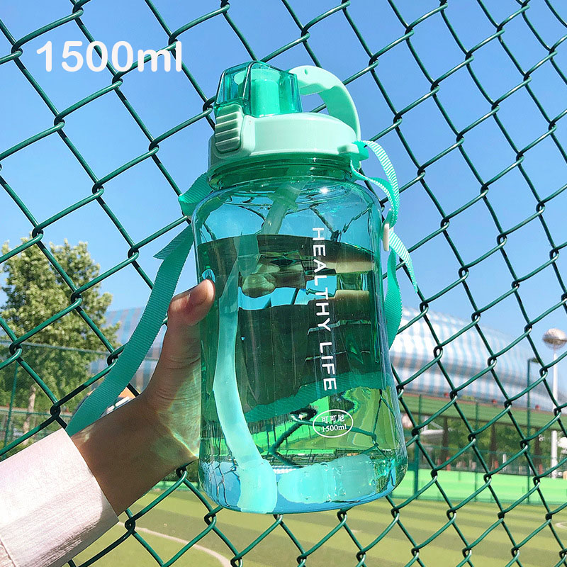 ขวดน้ำดื่มด้วยฟาง 2L ขวดน้ำป้องกันการรั่ว/ขวดน้ำกลางแจ้งความจุขนาดใหญ่กีฬาเหยือกน้ำที่มีการจัดการ