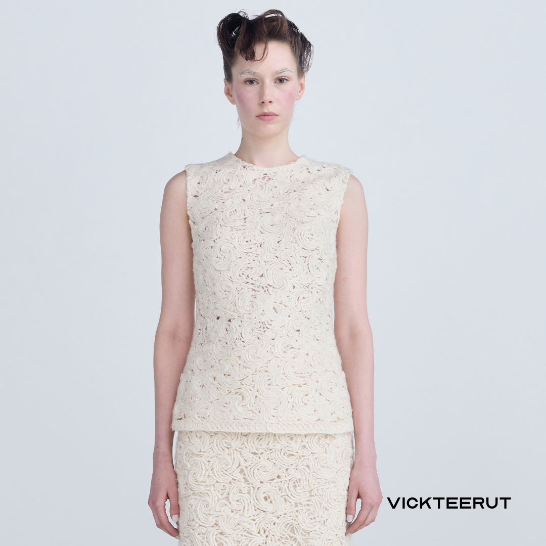 Vickteerut (Regular Price 6,880-.) Sleeveless Lace Blouse, Sleeveless Shirt, Lace Fabric ราคา 3,440 บาท*ส่งฟรี