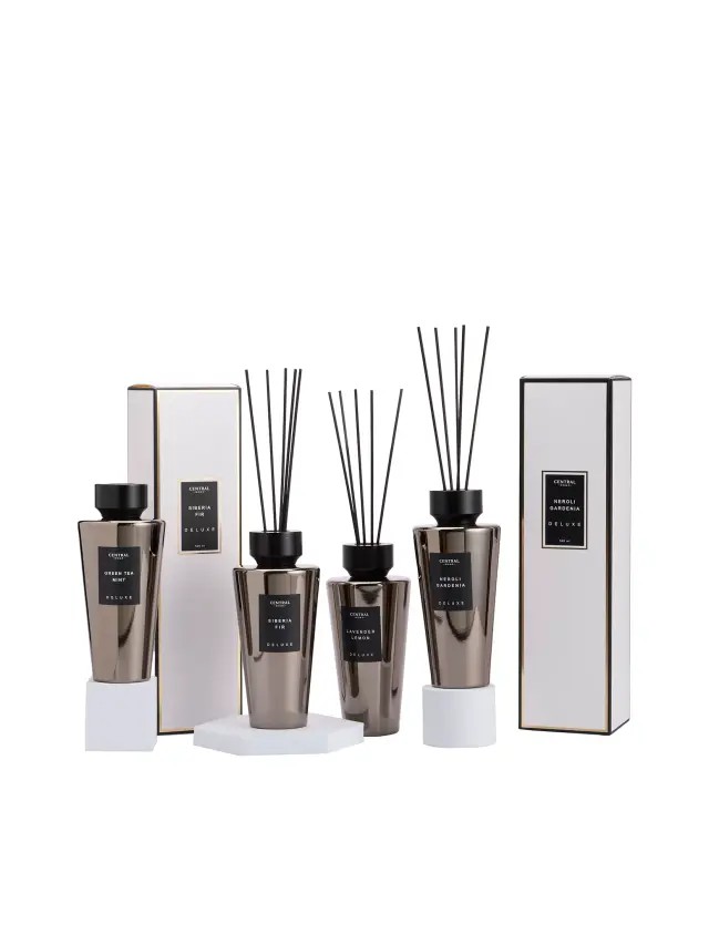 Scented Wooden Stick, Delux Model, Scent, Size 500 Ml. Elegant Style, the Fragrance Is Gentle and Worth Exploring. with Natural Scents ราคา 1,295 บาท*ส่งฟรี
