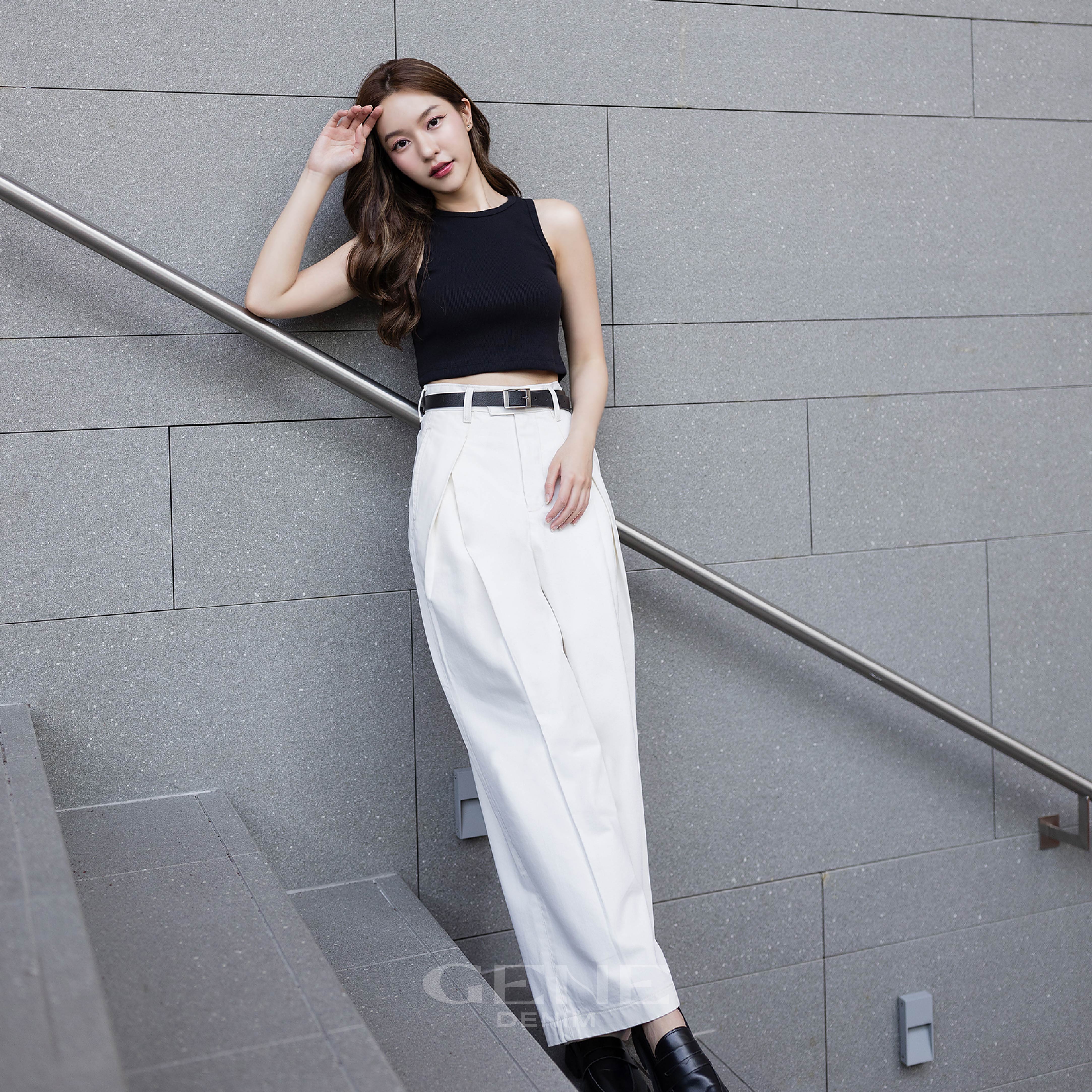GENEDENIM กางเกงขายาว เอวสูง จีบด้านหน้า รุ่น Esther ราคา 1,490 บาท*ส่งฟรี