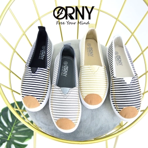 สินค้า [ส่งเร็วพิเศษ!] แบบใหม่ล่าสุด ❤️เบา ใส่สบาย 🌈 OY901 ORNY(ออร์นี่) รองเท้าผ้าใบแบบสวม ใส่ง่าย รองเท้าแฟชั่น รองเท้าผ้าใบแฟชั่นผู้หญิง