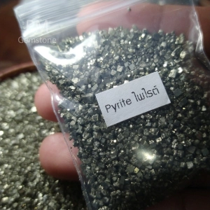 ภาพหน้าปกสินค้าผงแร่ ไพไรต์ Pyrite เพชรหน้าทั่ง ขนาดเล็ก น้ำหนัก 50-100 กรัม หินธรรมชาติ หินเกล็ด หินมงคล หินนำโชค แร่จากธรรมชาติ RT ที่เกี่ยวข้อง