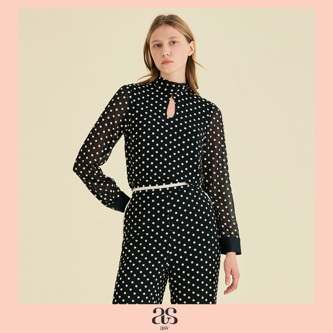 [asv ss25] Joann Long Sleeve Blouse เสื้อผู้หญิง แขนยาว คอตั้ง โบว์ผูกด้านหลังคอ ดีเทลเจาะด้านหน้า ผ้าชีฟองปักลาย ราคา 3,640 บาท*ส่งฟรี