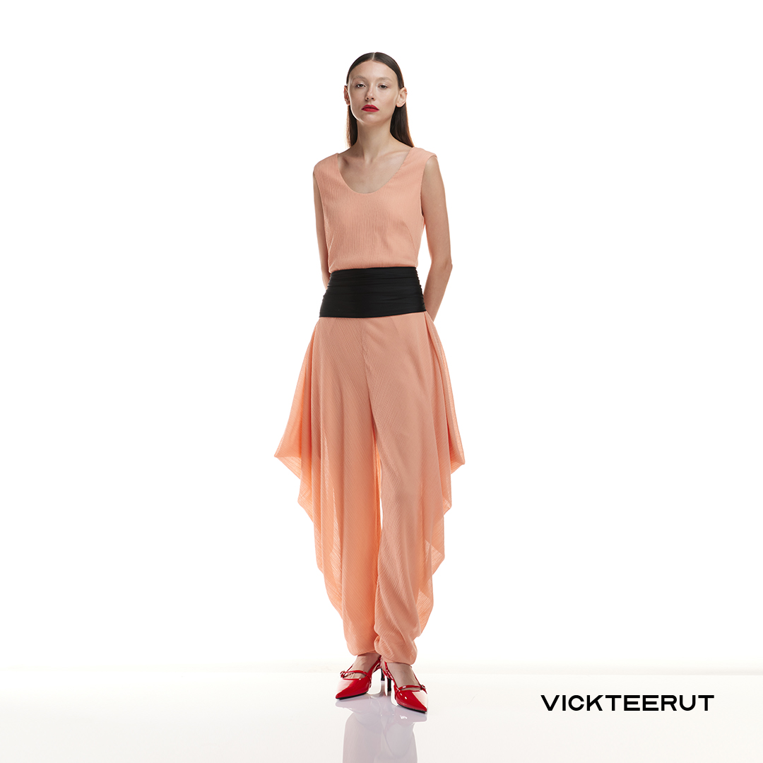 VICKTEERUT (ราคาปกติ 12,500-.) Sleeveless Jumpsuits with Contrast Drape Belt จัมพ์สูทแขนกุด พร้อมเข็มขัดจับเดรป ราคา 7,500 บาท*ส่งฟรี
