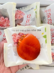 ภาพหน้าปกสินค้าลูกพลับอบแห้ง Dried Persimmon Premium นำเข้าจาก เกาหลี ผลไม้อบแห้ง (1 ลูก / 1 ห่อ) ที่เกี่ยวข้อง