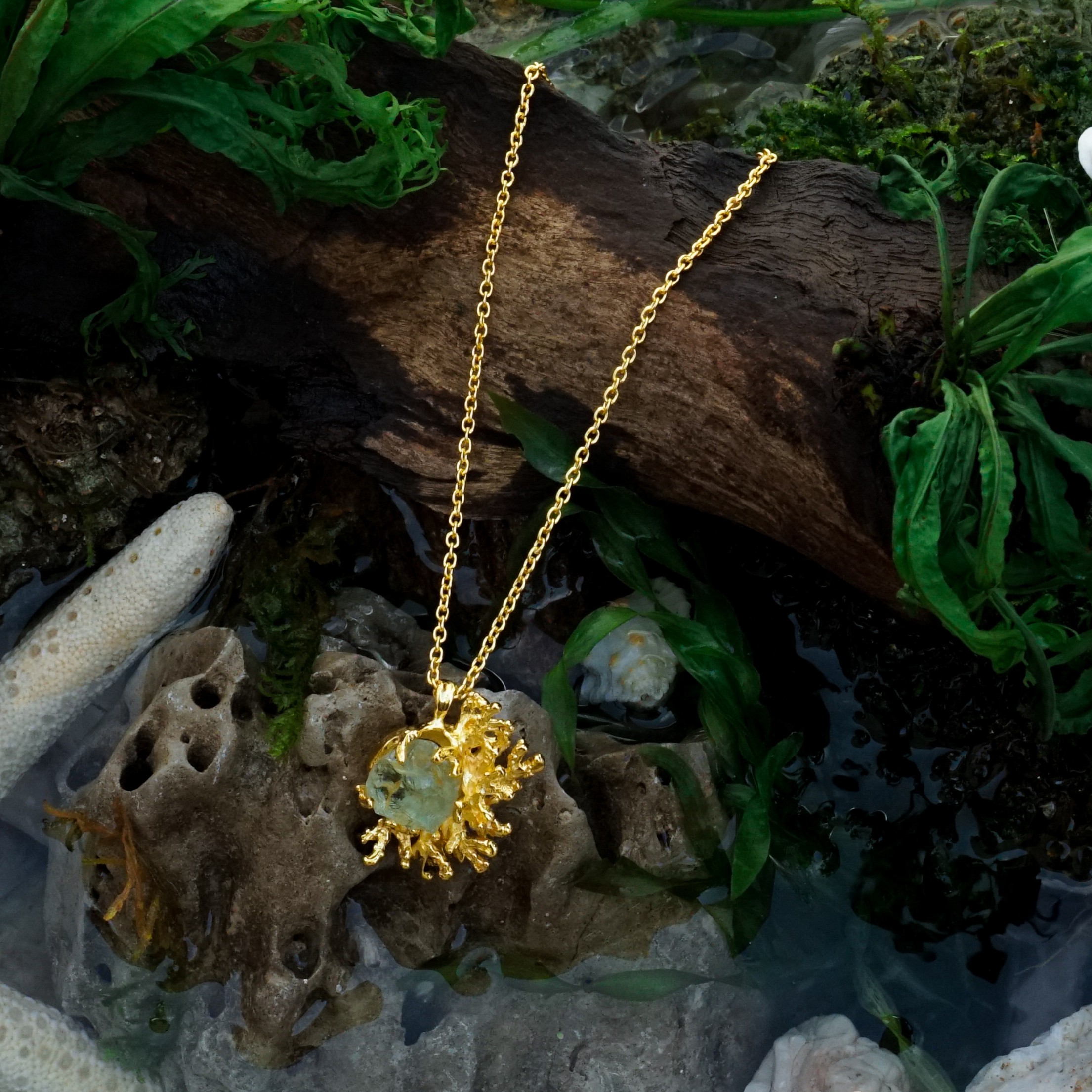 Rock Me Jewelry Model Algae Pendant, Brass Necklace and Pendant Decorated with Gemstones. ราคา 990 บาท*ส่งฟรี