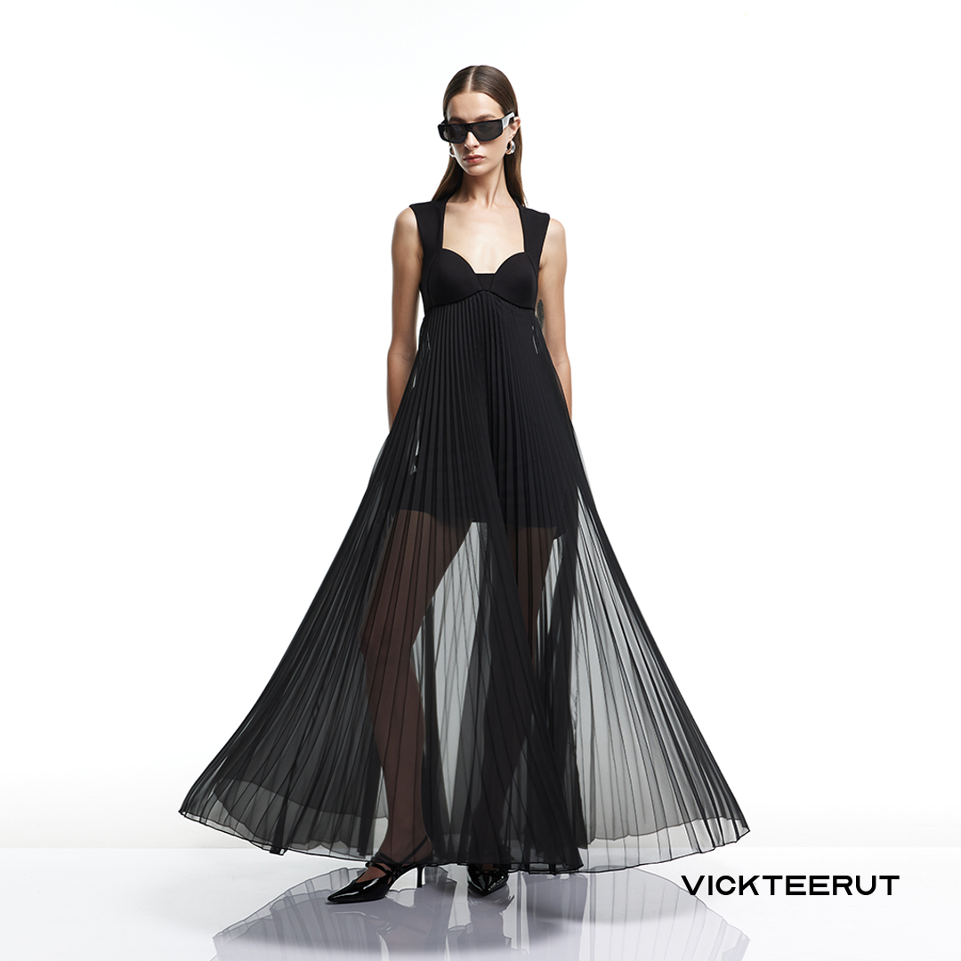 VICKTEERUT (ราคาปกติ 17,800 -.) Sleeveless Pleated Dress เดรสแขนกุด ตกแต่งพลีท ราคา 12,460 บาท*ส่งฟรี