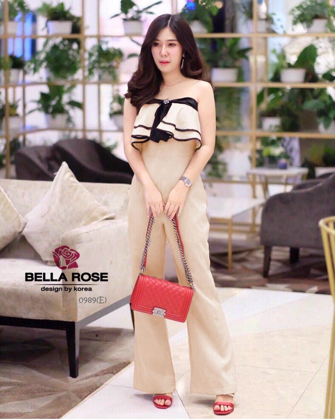 BS0989  Jumpsuit จั๊มสูทขายาวเนื้อผ้าซาร่าปักดอกไม้เพชรตรงหน้าอก เย็บผ้าเงาเป็นโบว์ ระบายรอบตัวผ้ามุ้ง ขอบอกเรยว่ารุ่นนี้สวยมากค่าา ทรงสวย ใส่แล้วดูดีมากค่า ได้ไปรับรองม่ายผิดหวังค่าา จัดมาให้ 2 สีจ้า พร้อมส่ง