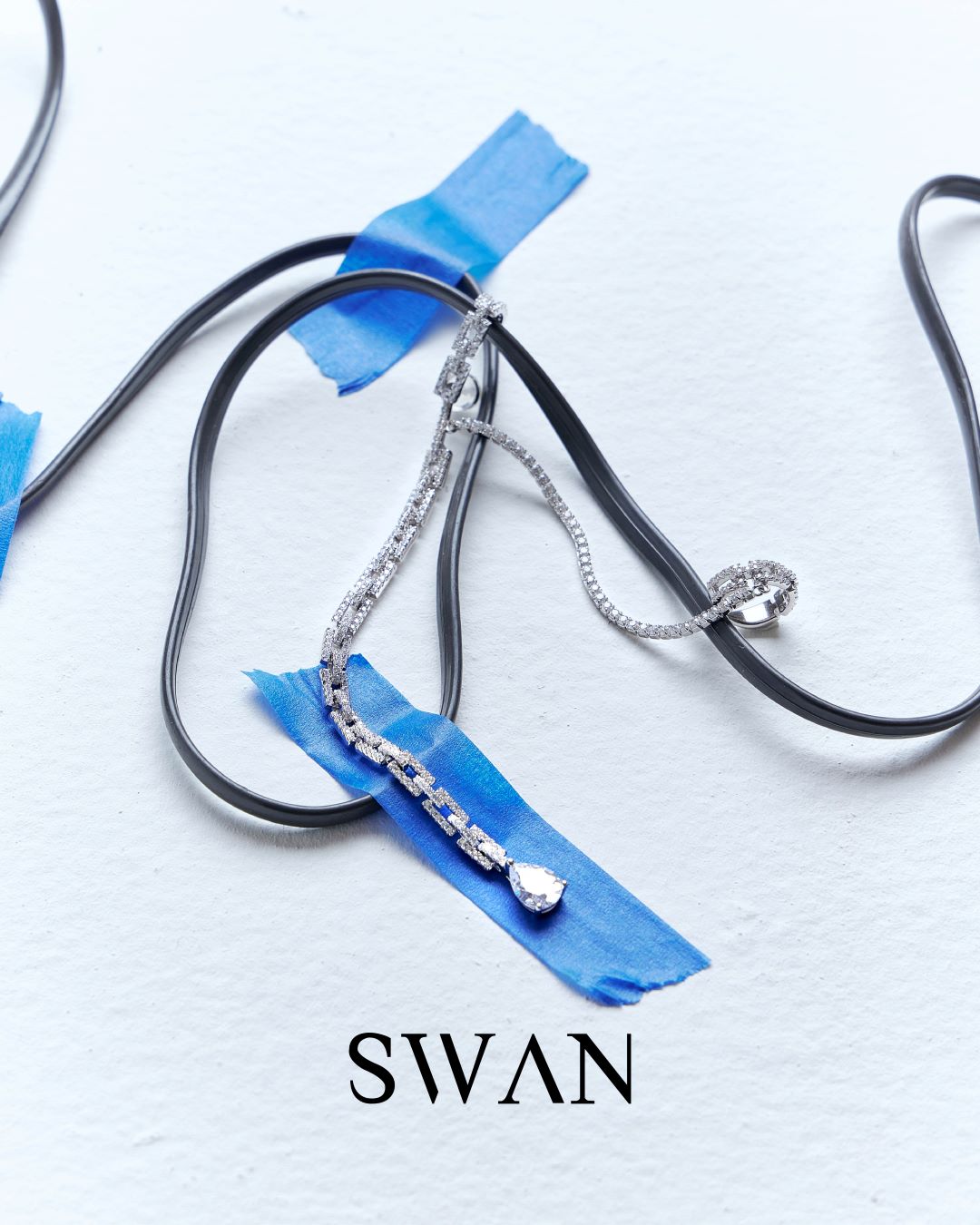 SWAN - Timeless Chain Link Earring ต่างหูโซ่เงินแท้สายยาว มีสายคล้องหูด้านบน ราคา 2,990 บาท*ส่งฟรี