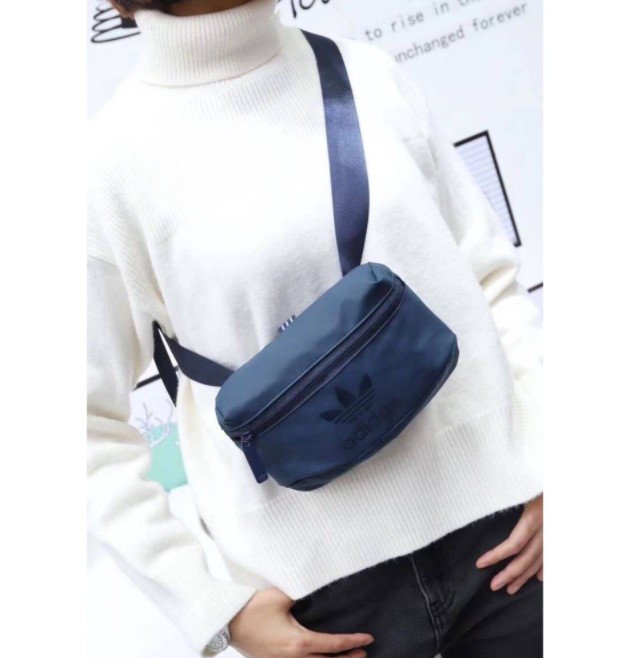 กระเป๋าสะพาย ADIDAS Unisex 3S Mini Waist Bag กระเป๋าสะพายสไตล์สปอร์ตแบบคาดเอวหรือคาดอกดีไซน์สุดฮิตใช้ได้ทั้งชายและหญิง ราคา 1,250 บาท*ส่งฟรี