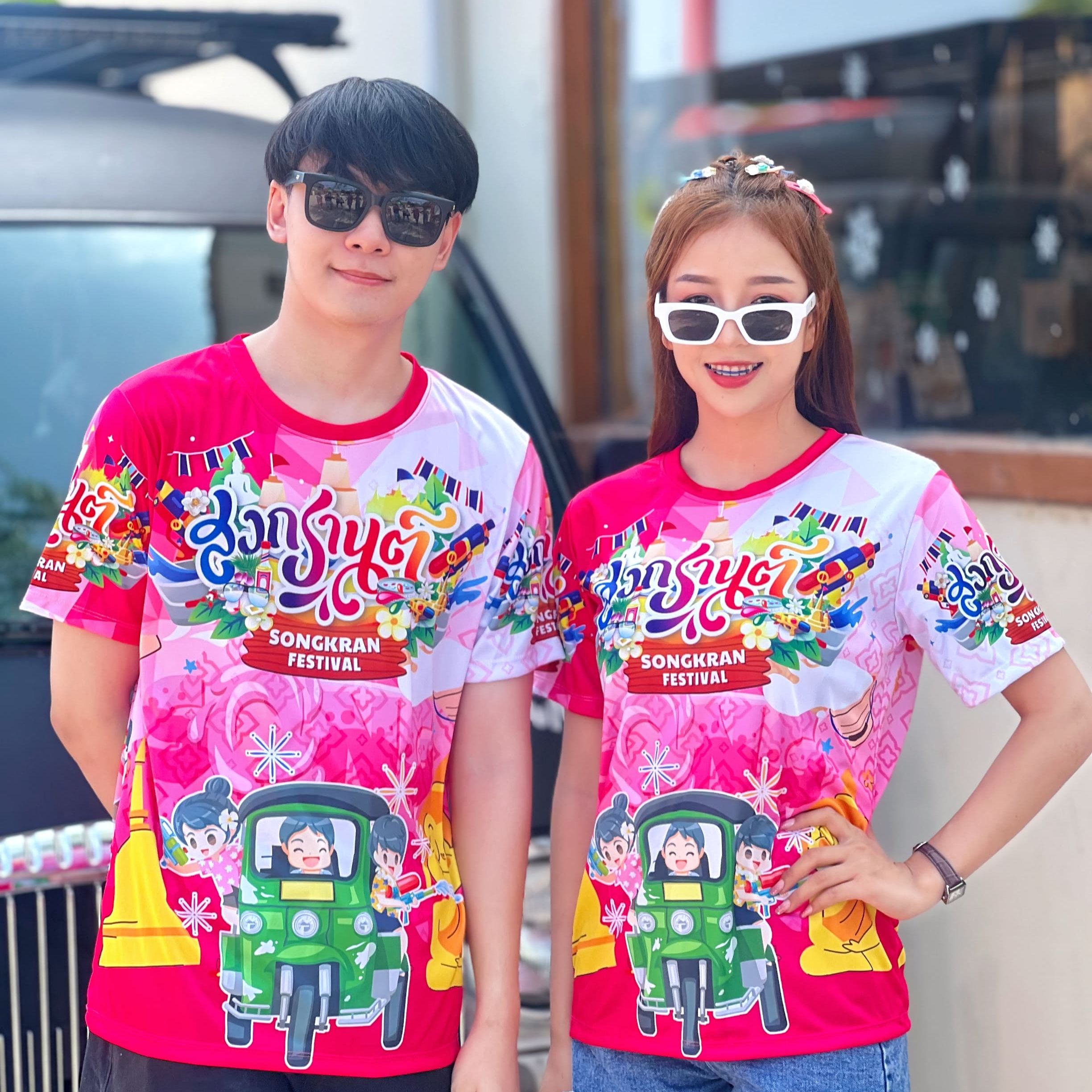 เสื้อสงกรานต์พิมพ์ลายตุ๊กๆ สีชมพู สีฟ้า สีเขียว เสื้อยืดผ้ากีฬาพิมพ์ลายทั้งตัว ใส่ได้ทุกเพศทุกวัย ราคา  92 บาท*ส่งฟรี