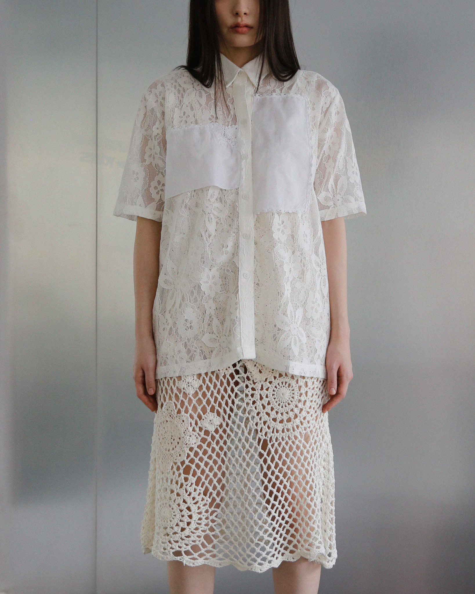 Rotsaniyom Off White Lace Short Sleeve Shirt ราคา 1,524 บาท*ส่งฟรี
